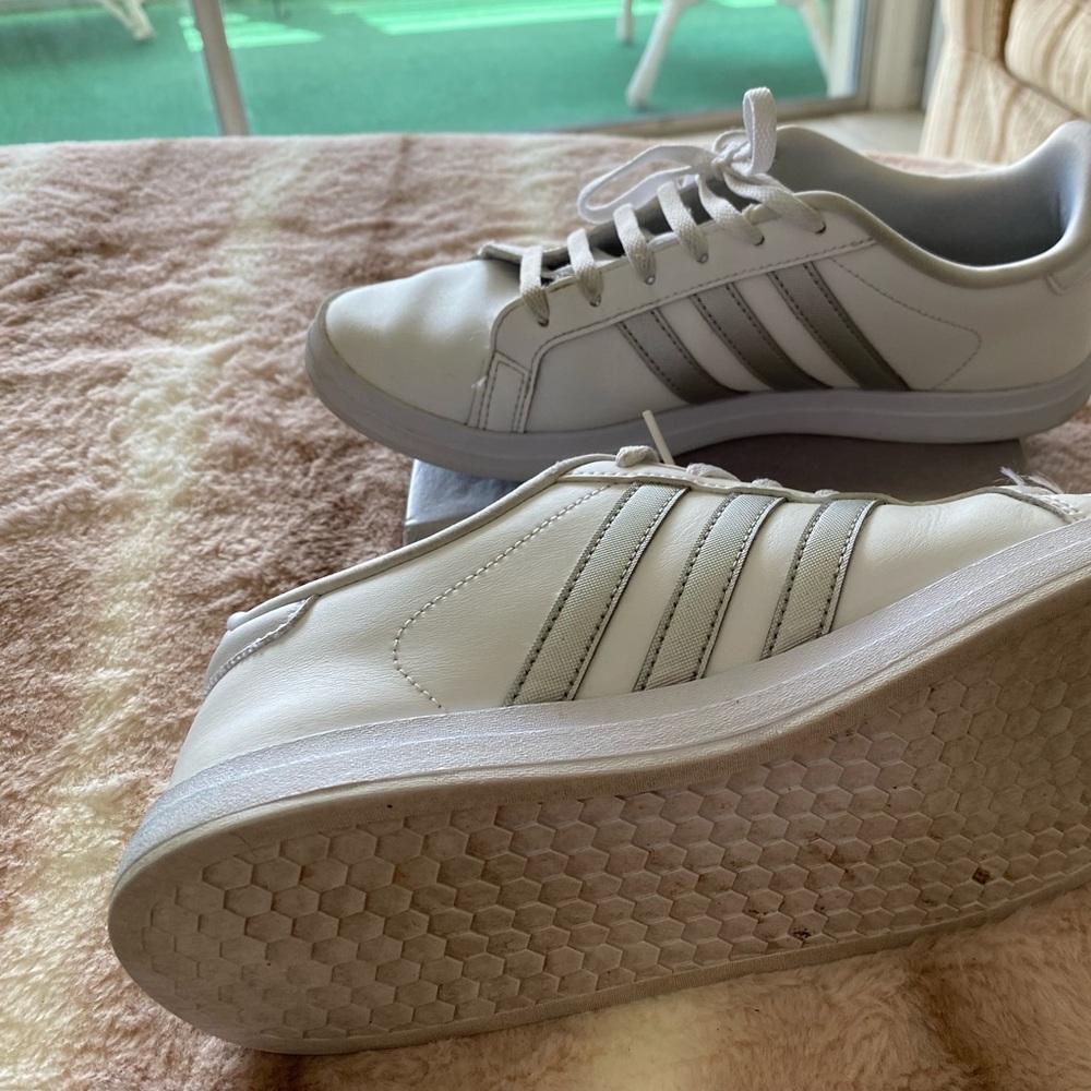 ADIDAS - Picture 2 of 2